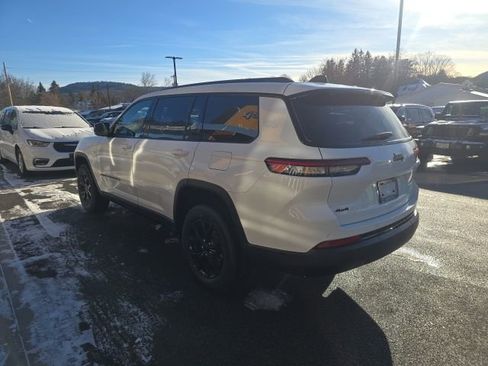 New 2025 Jeep Grand Cherokee L Laredo image 4
