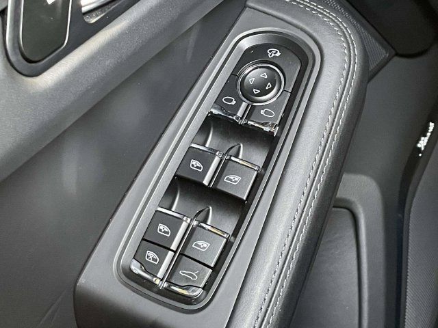Certified 2023 Porsche Macan GTS AWD/4WD image 38