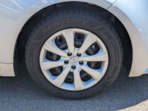 Used 2021 Toyota Corolla LE image 29