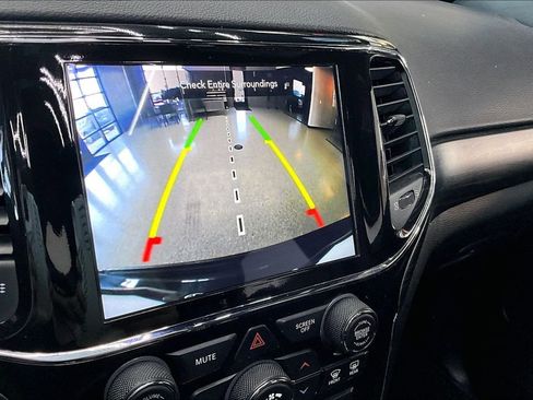 Used 2022 Jeep Grand Cherokee Altitude image 14