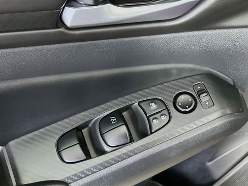 Used 2025 Nissan Altima 2.5 SV image 15