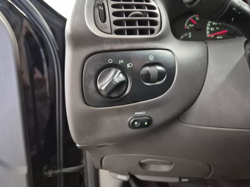 Used 2003 Ford F150 XLT RWD image 19