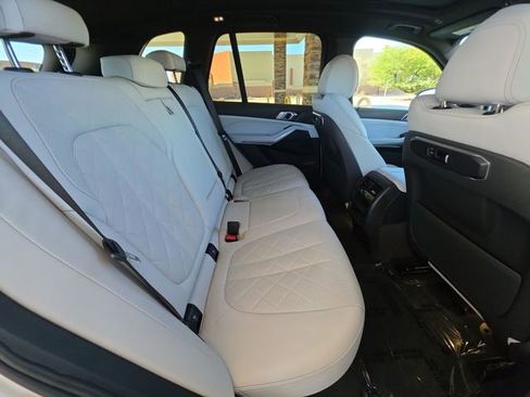 Used 2024 BMW X5 xDrive40i w/ Parking Assistance Package AWD/4WD image 27