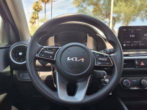 Used 2022 Kia Forte LXS FWD image 17