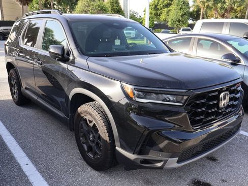 Used 2025 Honda Pilot TrailSport image 6