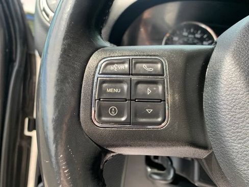 Used 2018 Jeep Wrangler Unlimited Sahara w/ Connectivity Group AWD/4WD image 15