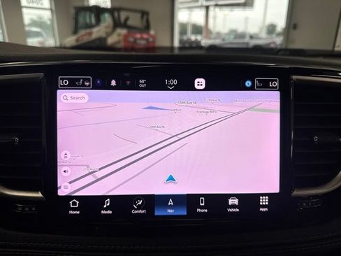 Used 2022 Chrysler Pacifica Pinnacle AWD/4WD image 3