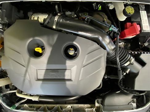 Used 2017 Ford Fusion SE w/ Fusion SE Technology Package image 28