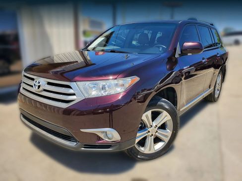 Used 2011 Toyota Highlander Limited w/ Tow Pkg FWD image 2