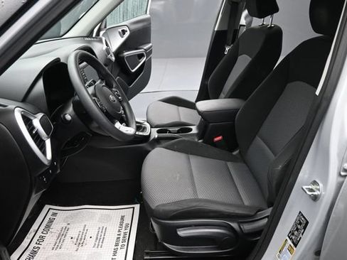 Used 2021 Kia Soul LX FWD image 11