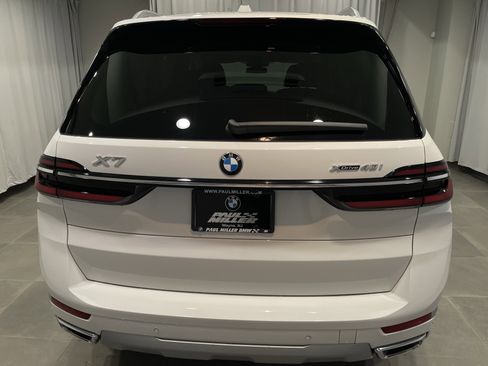 Used 2025 BMW X7 xDrive40i w/ Premium Package image 5