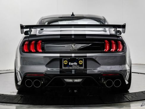 Used 2021 Ford Mustang Shelby GT500 w/ Carbon Fiber Track Pack RWD image 12