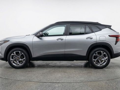 Used 2025 Chevrolet Trax LT image 5