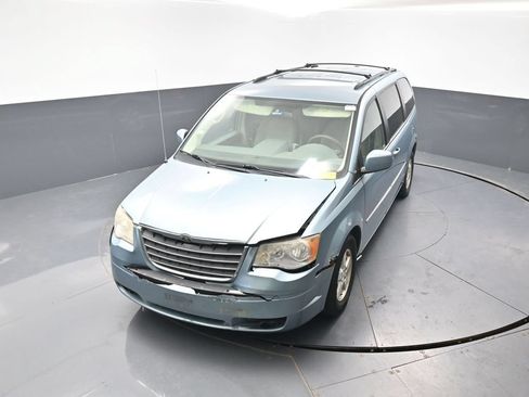 Used 2009 Chrysler Town & Country Touring w/ Family Value Group FWD image 14