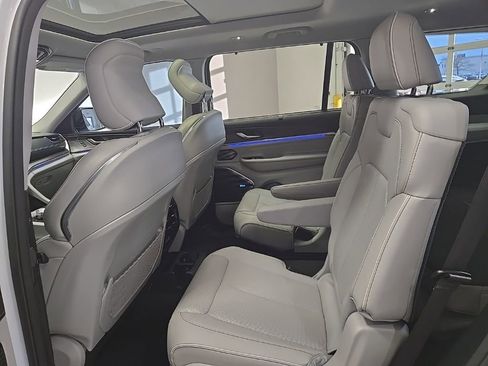 Used 2021 Jeep Grand Cherokee L Overland w/ Luxury Tech Group IV image 19