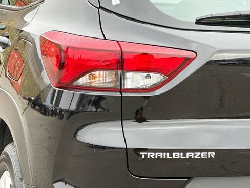 Used 2023 Chevrolet TrailBlazer LS image 32