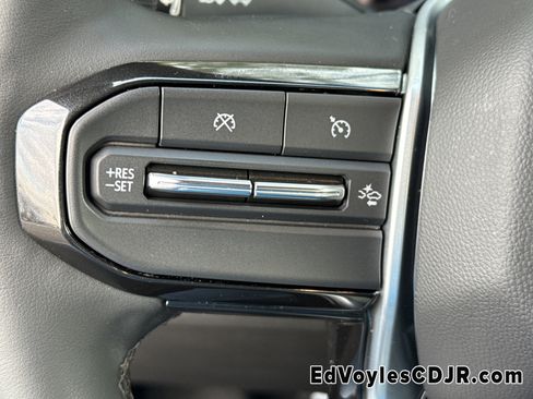 Used 2023 Chevrolet Colorado LT w/ LT Convenience Package III image 30