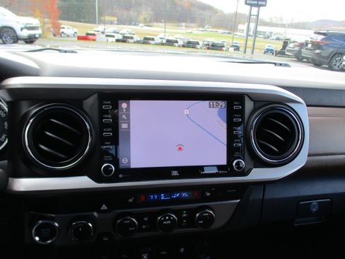 Used 2020 Toyota Tacoma Limited image 17