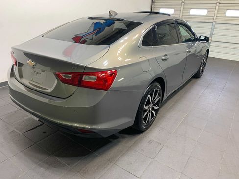 Used 2017 Chevrolet Malibu LT w/ Leather Package image 3