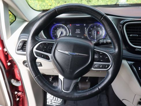 Used 2021 Chrysler Pacifica Touring-L w/ Uconnect Theater Family Group image 20