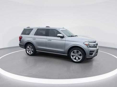 Used 2024 Ford Expedition Platinum image 2