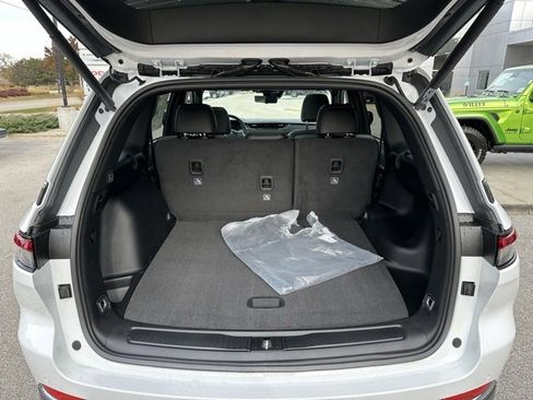 New 2026 Chrysler Pacifica Select image 10