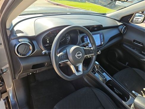 Used 2024 Nissan Kicks SV image 10