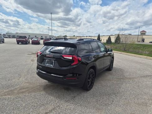 Used 2023 GMC Terrain SLT w/ Infotainment Package II FWD image 5