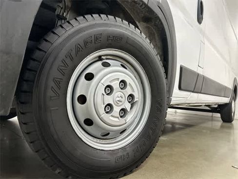 Used 2025 RAM ProMaster 2500 w/ Convenience Group image 28
