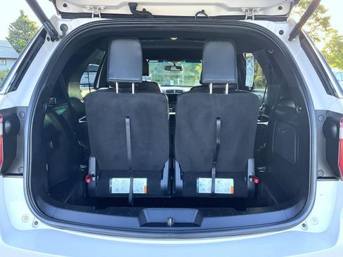 Used 2017 Ford Explorer XLT w/ Equipment Group 202A AWD/4WD image 9