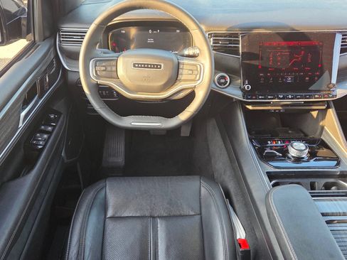 Used 2024 Jeep Wagoneer L Series II w/ Flexible Seating Group AWD/4WD image 7