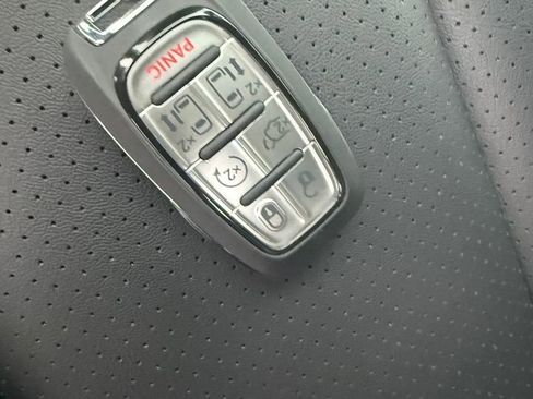 New 2026 Chrysler Pacifica Select w/ S Appearance Package image 30