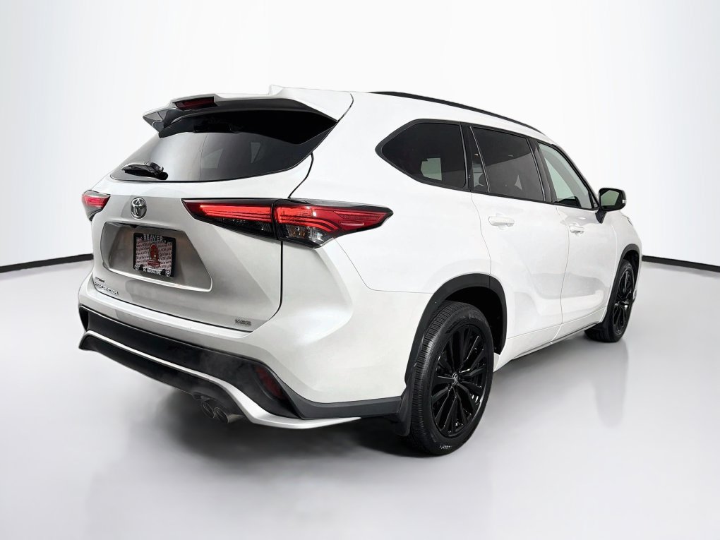 Used 2023 Toyota Highlander XSE FWD image 10