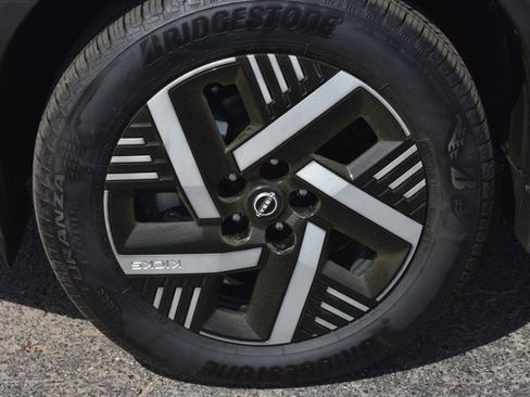 Used 2025 Nissan Kicks SV image 10