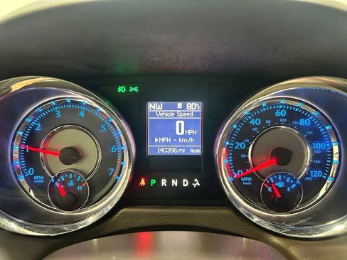Used 2016 Chrysler Town & Country Touring FWD image 13