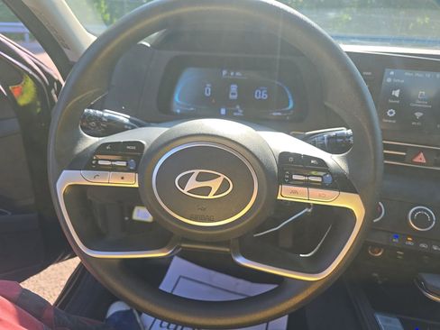 Used 2024 Hyundai Elantra SE FWD image 10