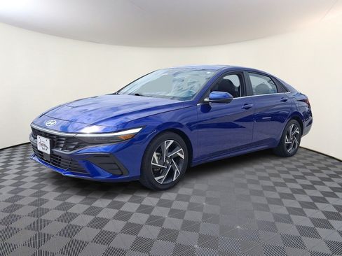 Used 2024 Hyundai Elantra Limited FWD image 3