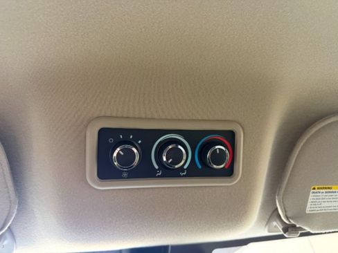 Used 2025 GMC Savana 3500 LT w/ LT Preferred Equipment Group RWD image 21