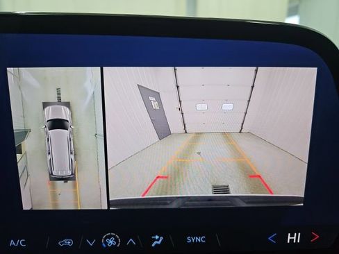 Used 2025 Chevrolet Suburban LS image 34