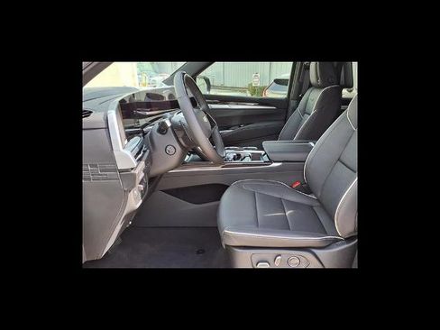 New 2026 Cadillac Escalade Luxury w/ LPO, Radiant Package AWD/4WD image 14