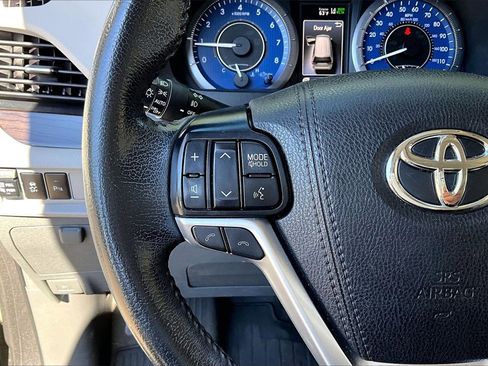 Used 2019 Toyota Sienna XLE Premium image 10