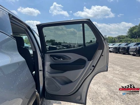 Used 2024 GMC Terrain SLE w/ Driver Convenience Package AWD/4WD image 38