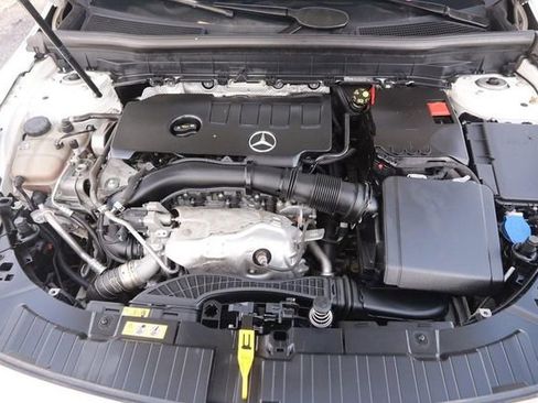 Used 2023 Mercedes-Benz GLB 250 4MATIC w/ Premium Package image 30