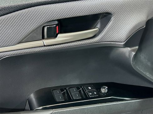 Used 2025 Toyota Camry SE image 15