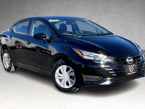 Used 2025 Nissan Versa S w/ Trunk Package image 2