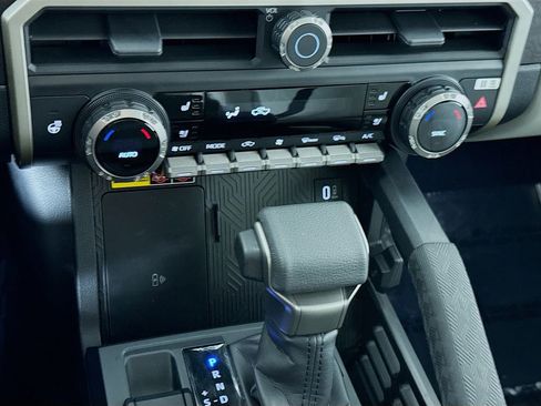 Used 2024 Toyota Tacoma Limited w/ Limited Package (LT) image 7