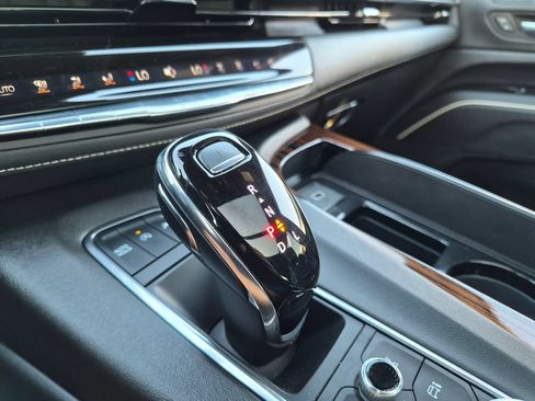 Certified 2023 Cadillac Escalade Premium Luxury AWD/4WD image 20