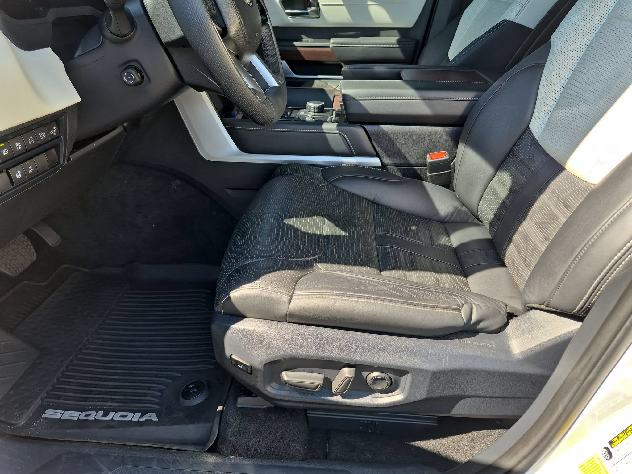 Used 2025 Toyota Sequoia Capstone AWD/4WD image 14