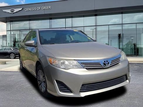 Used 2014 Toyota Camry L image 1