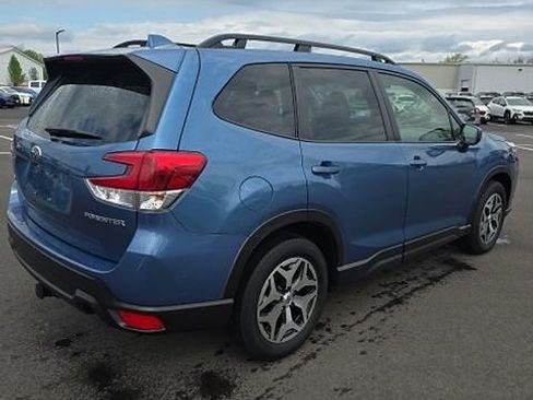 Used 2022 Subaru Forester Premium image 4